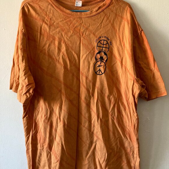 Graphic T-shirt - Picture 1 of 4
